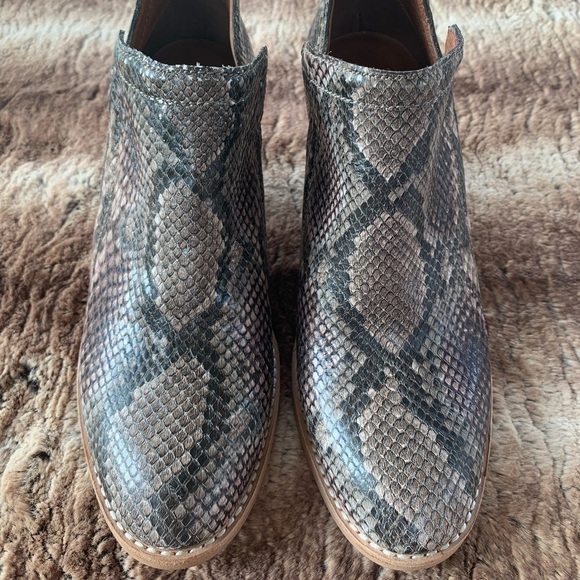 Jeffrey Campbell Rowlan Bootie Taupe Snakeskin - Picture 4 of 13